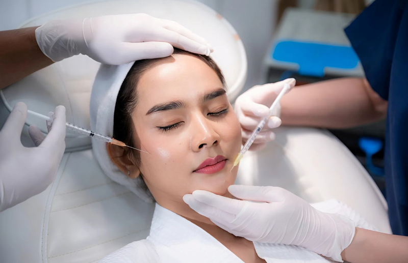 Bác sĩ Phạm Hồ Nam trong ca phẫu thuật thực tế