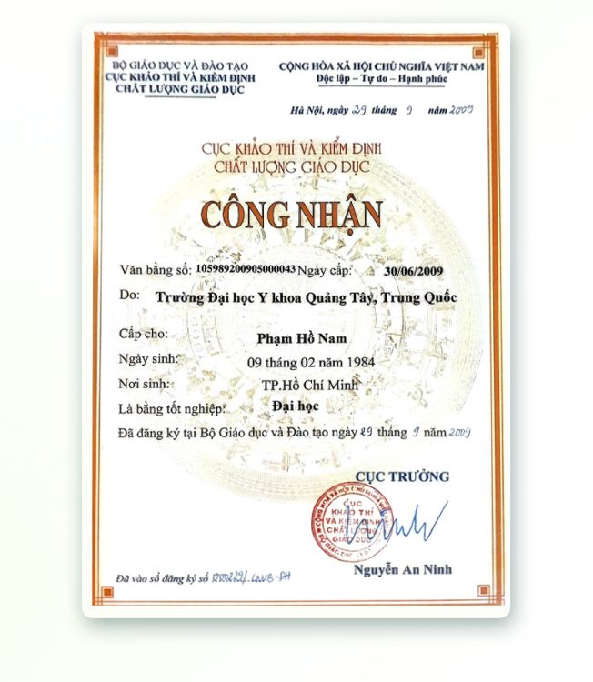 Bác sĩ thẩm mỹ tạo dáng đẹp tự nhiên và hài hòa