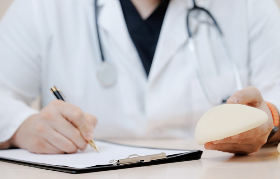 Bác sĩ Phạm Hồ Nam tư vấn nâng ngực